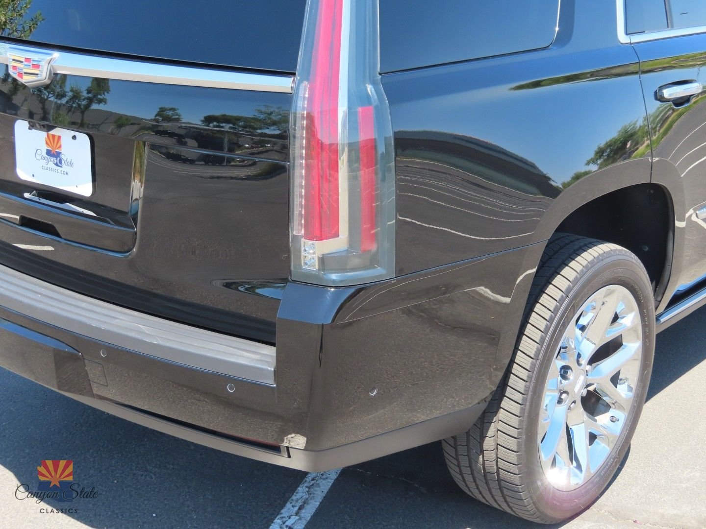 Used 2017 Cadillac Escalade Platinum AWD/4WD image 8