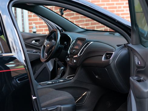 Used 2018 Chevrolet Equinox LT image 12