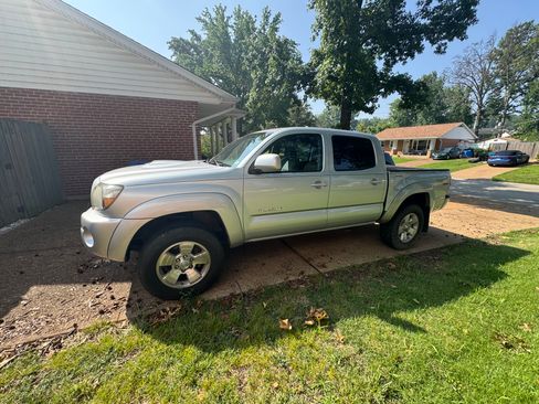 Used 2007 Toyota Tacoma PreRunner RWD image 2