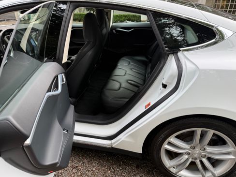 Used 2015 Tesla Model S 85D image 8