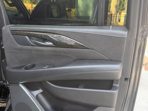 Used 2015 Cadillac Escalade ESV Platinum image 16