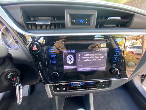 Used 2018 Toyota Corolla LE image 16