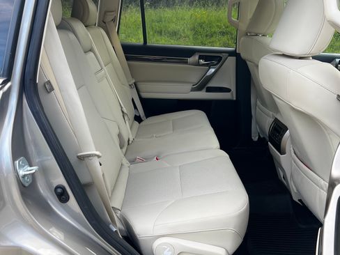 Used 2021 Lexus GX 460 Premium w/ Premium Package AWD/4WD image 9