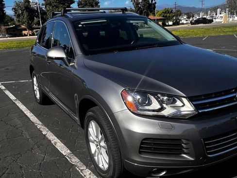 Used 2013 Volkswagen Touareg Sport image 2