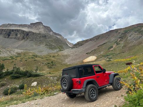Used 2024 Jeep Wrangler Rubicon w/ Convenience Group AWD/4WD image 10