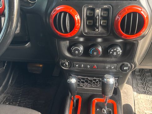 Used 2014 Jeep Wrangler Unlimited Sahara w/ Connectivity Group image 22