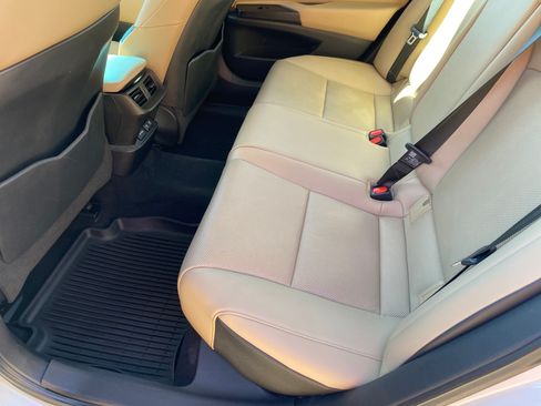 Used 2019 Lexus ES 350 350 Sedan 4D w/ Premium Package image 8