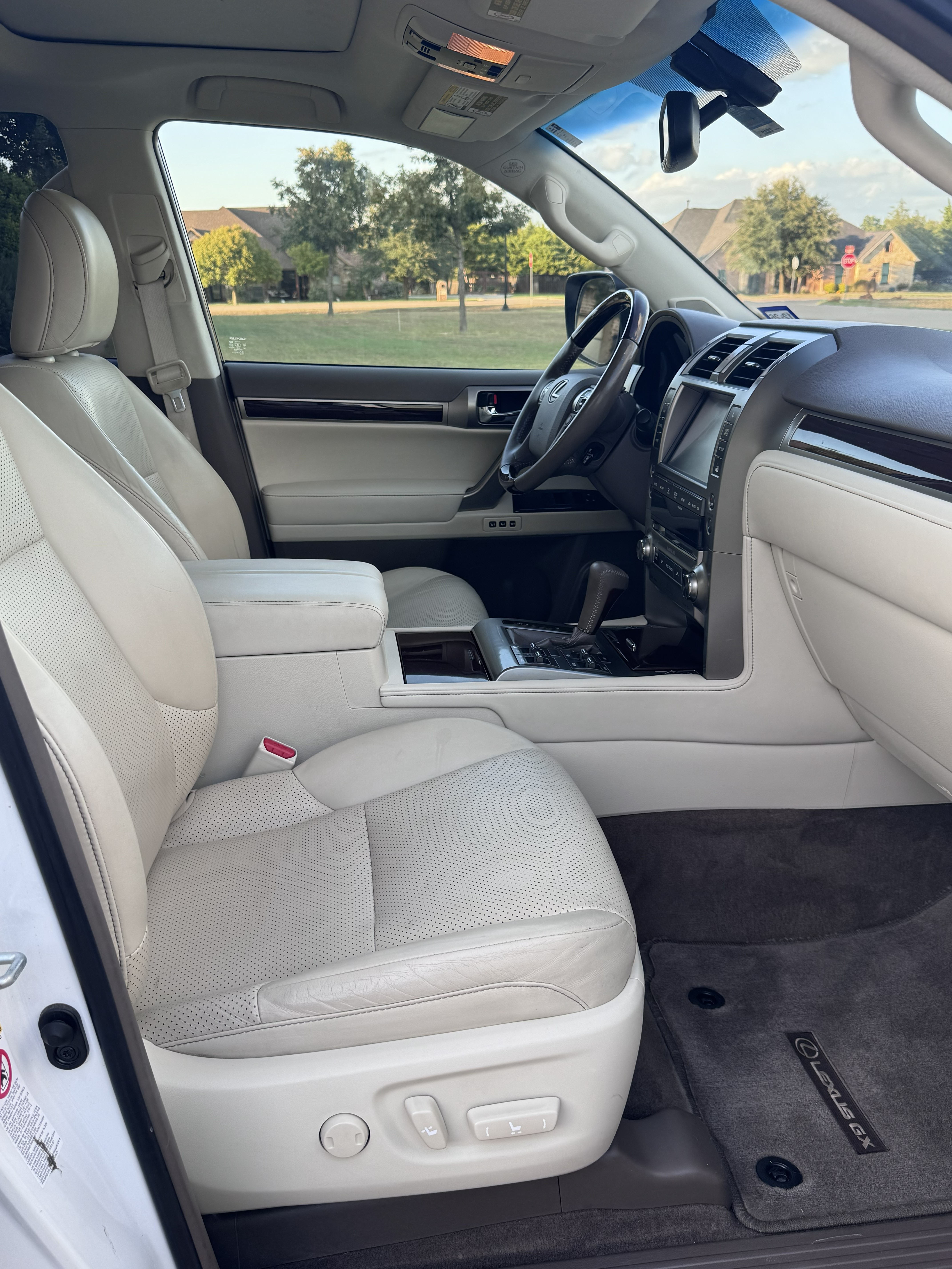 Used 2017 Lexus GX 460 Luxury AWD/4WD image 9