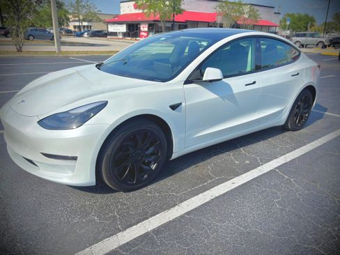 Used 2023 Tesla Model 3 Standard Range image 2