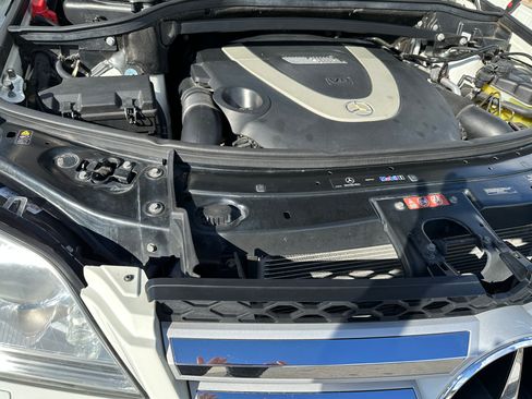 Used 2010 Mercedes-Benz GL 550 GL 550 Sport Utility 4D image 26