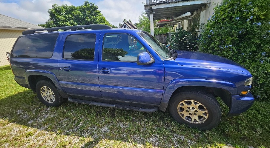 Used 2002 Chevrolet Suburban Z71 AWD/4WD image 1