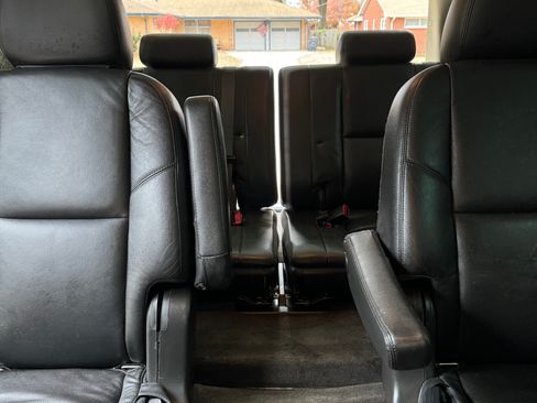 Used 2013 Cadillac Escalade Luxury AWD/4WD image 12