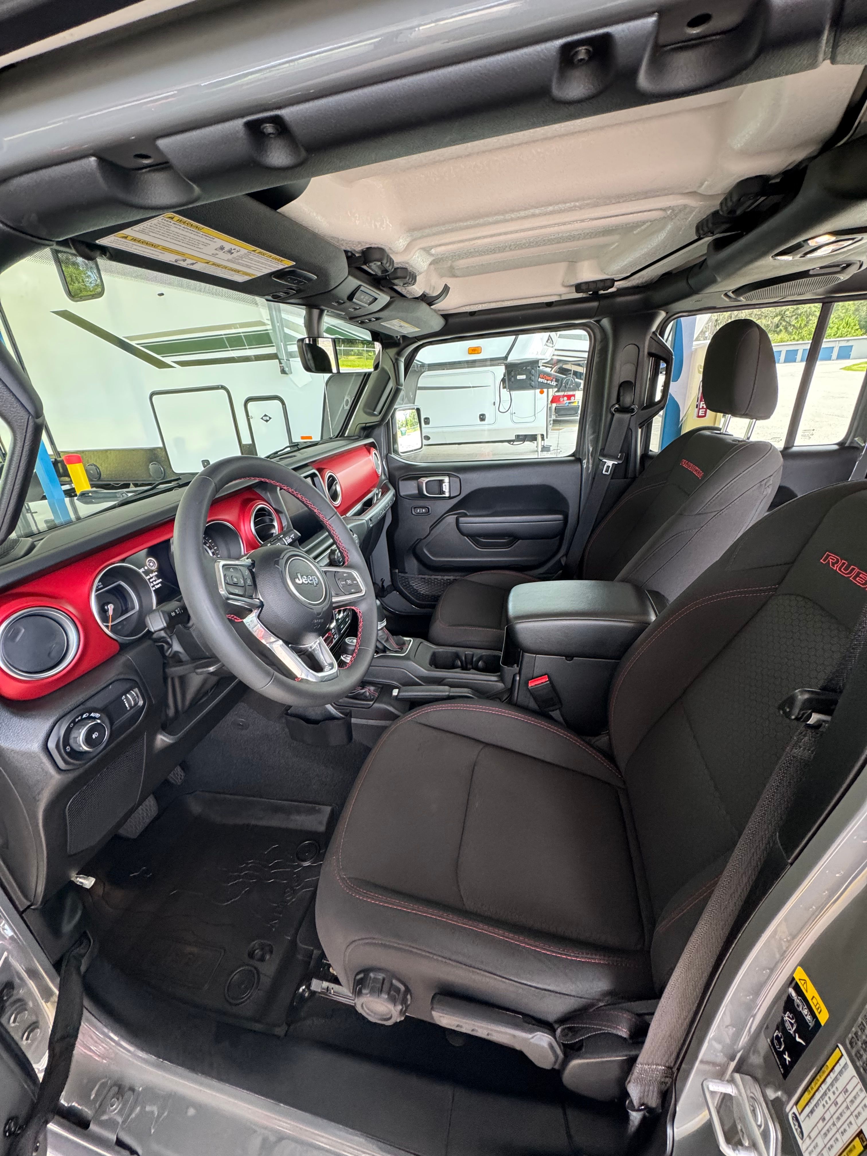 Used 2023 Jeep Wrangler Unlimited Rubicon AWD/4WD image 8