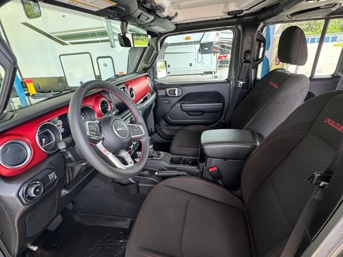 Used 2023 Jeep Wrangler Unlimited Rubicon AWD/4WD image 8