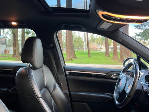 Used 2014 Porsche Cayenne Platinum Edition image 9