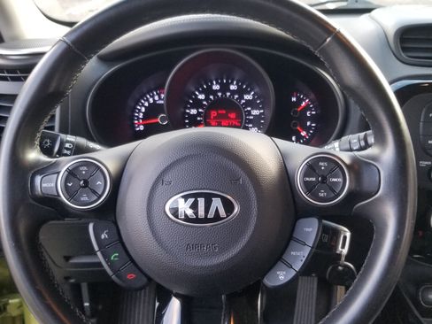 Used 2015 Kia Soul ! FWD image 23