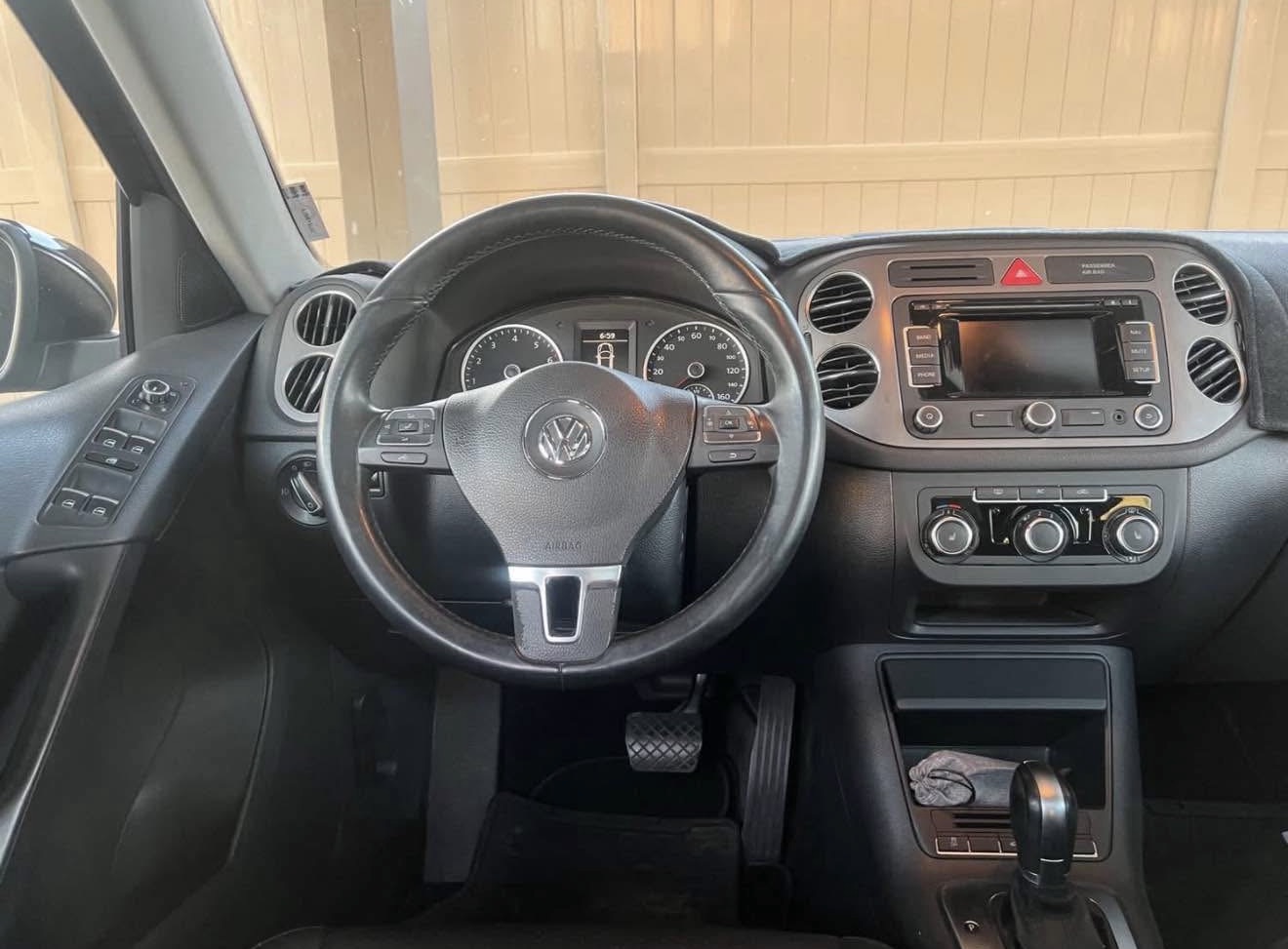 Used 2011 Volkswagen Tiguan SE FWD image 11
