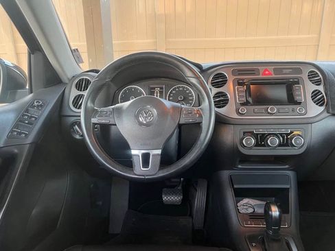 Used 2011 Volkswagen Tiguan SE FWD image 11