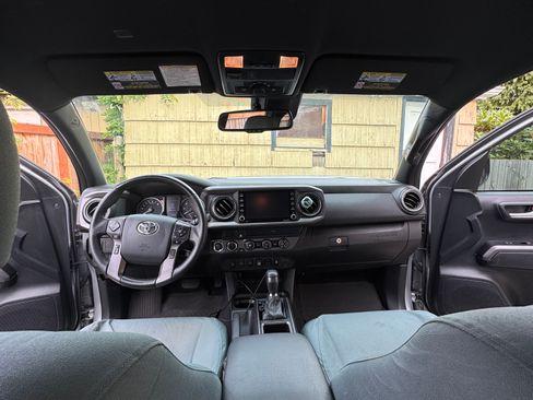 Used 2020 Toyota Tacoma TRD Off-Road image 18