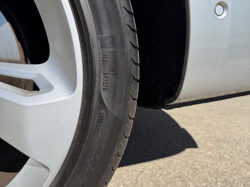 Used 2019 Bentley Bentayga image 18