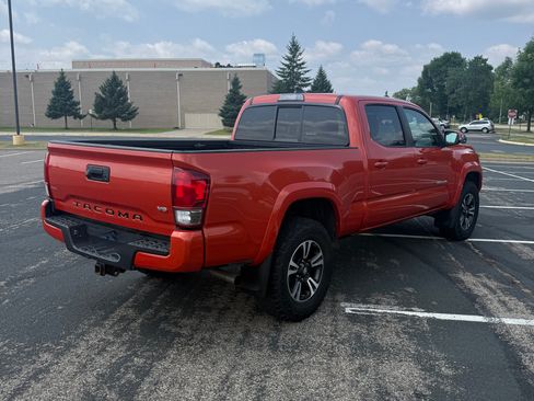 Used 2016 Toyota Tacoma TRD Sport AWD/4WD image 6
