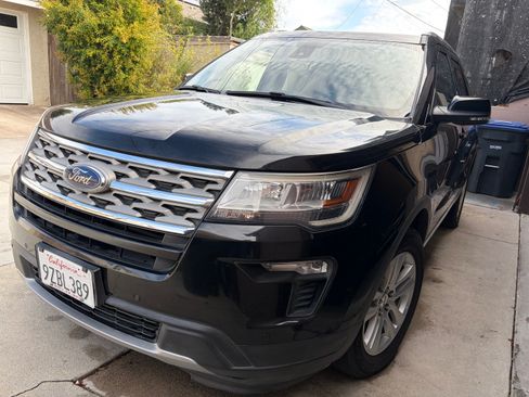 Used 2018 Ford Explorer XLT w/ Equipment Group 202A AWD/4WD image 4