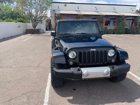 Used 2015 Jeep Wrangler Unlimited Sahara w/ Connectivity Group image 8