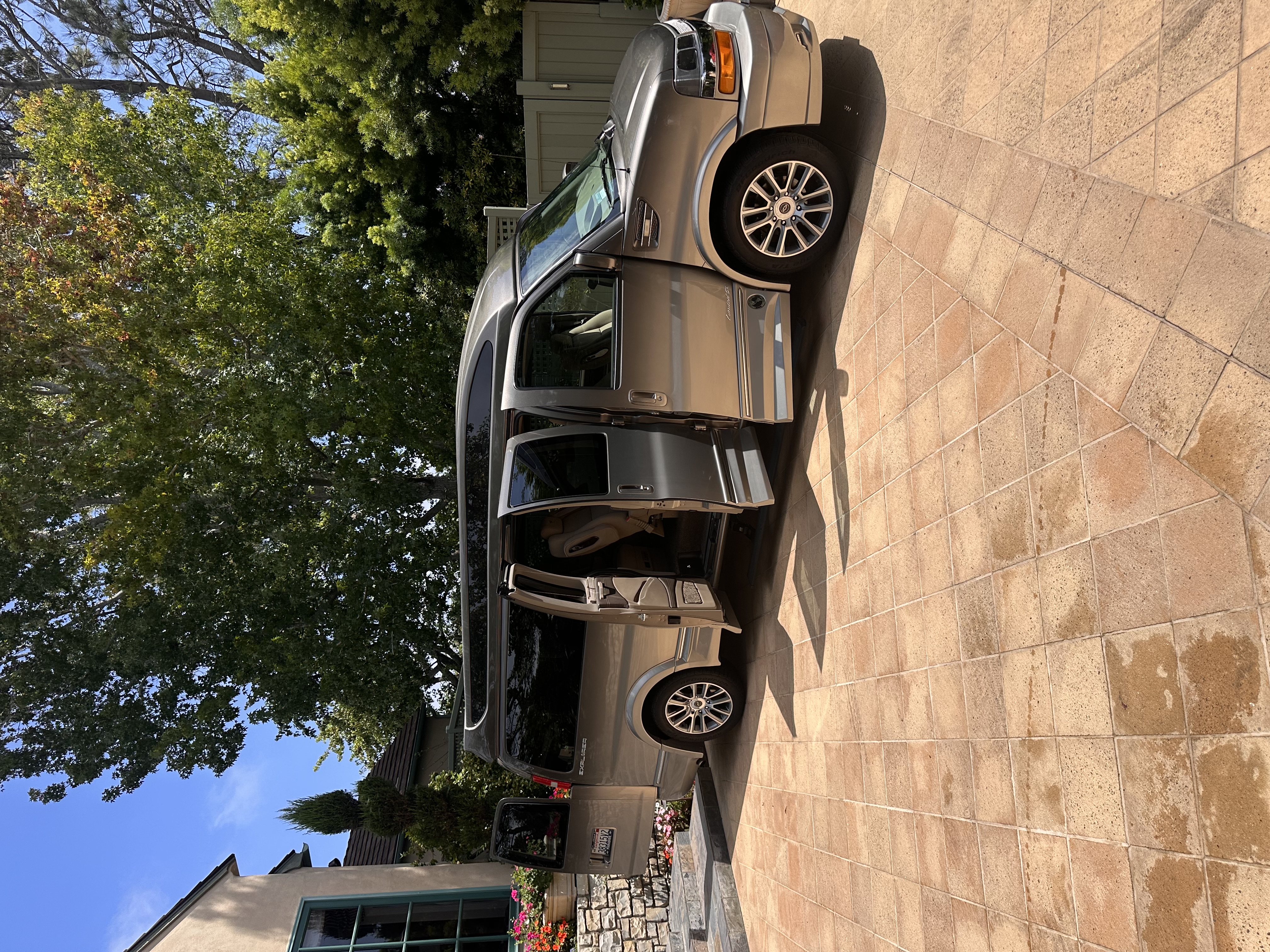 Used 2019 Chevrolet Express 2500 Extended RWD image 1