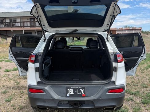 Used 2017 Jeep Cherokee High Altitude AWD/4WD image 9