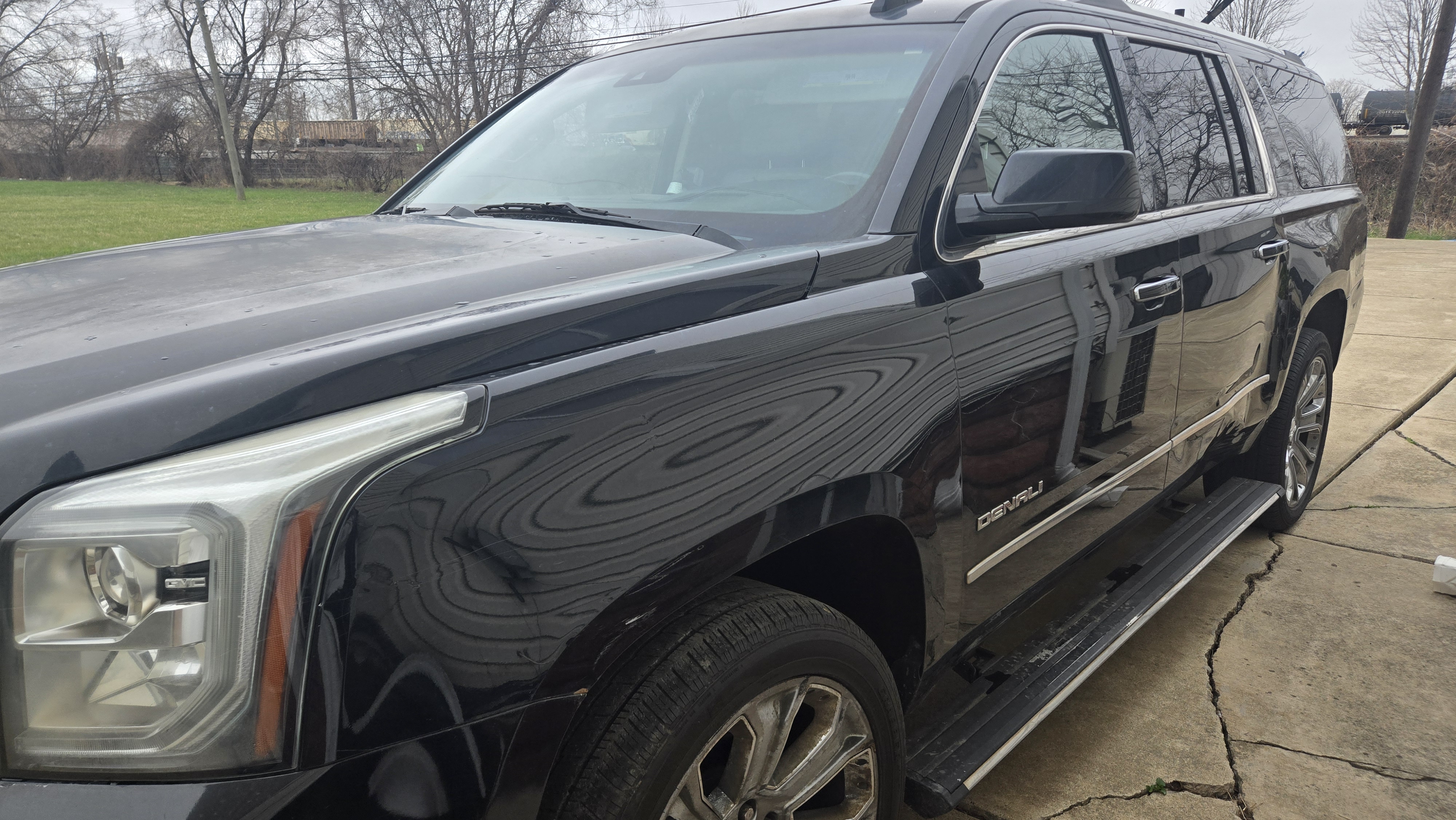 Used 2015 GMC Yukon XL Denali w/ Premium Package AWD/4WD image 5