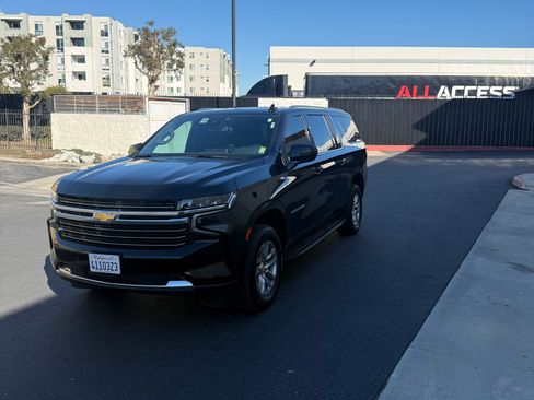 Used 2024 Chevrolet Suburban LT image 4