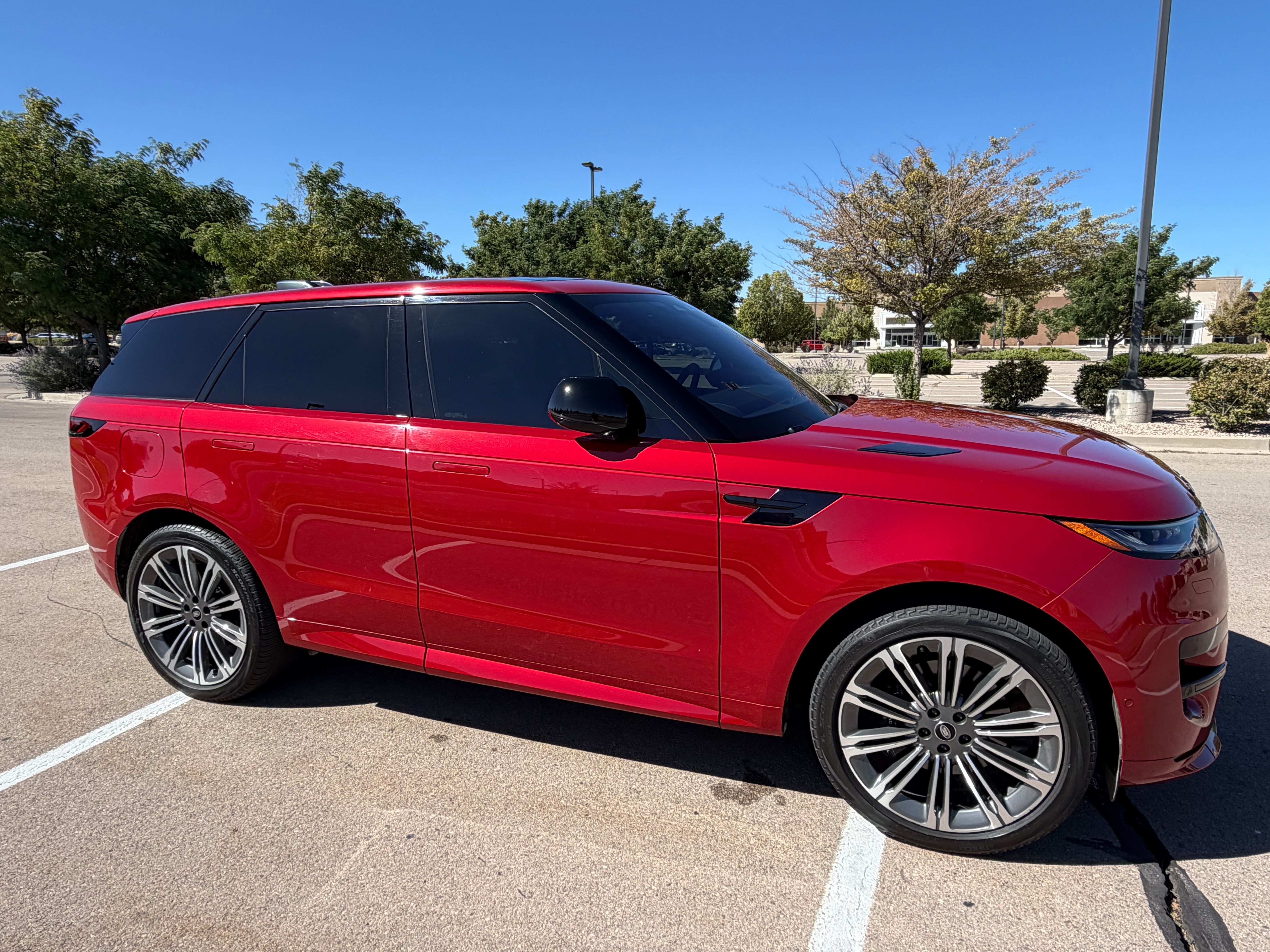 Used 2023 Land Rover Range Rover Sport SE Dynamic AWD/4WD image 2