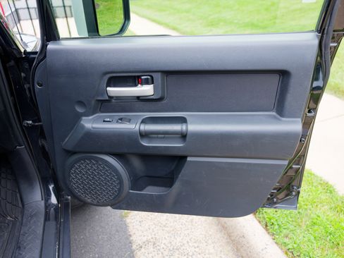 Used 2010 Toyota FJ Cruiser 4WD image 23