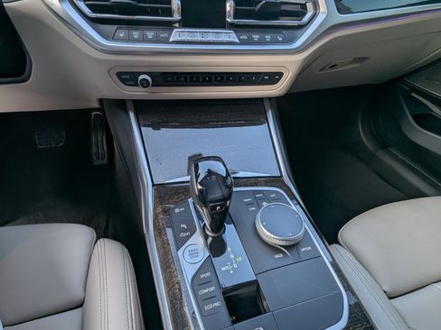 Used 2021 BMW 330i Sedan w/ M Sport Package image 11