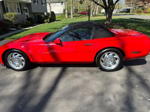 Used 1994 Chevrolet Corvette Convertible RWD image 11