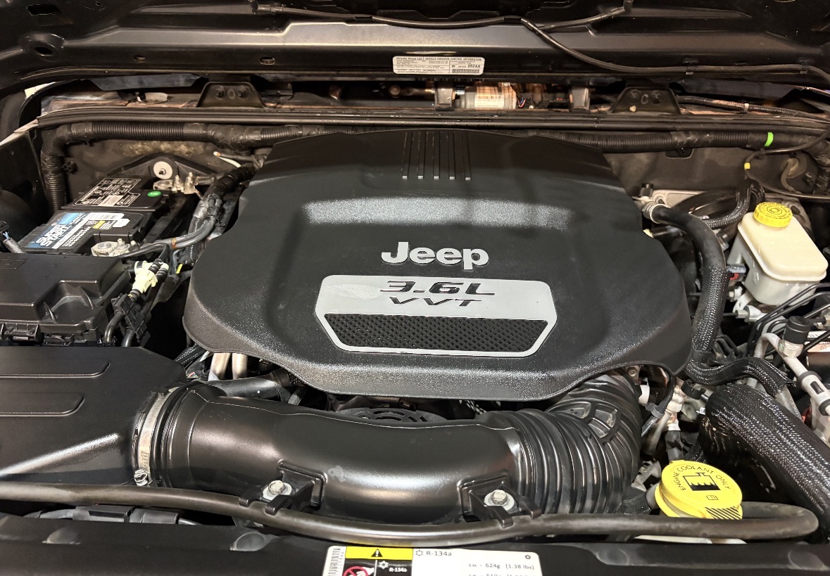 Used 2013 Jeep Wrangler Sport AWD/4WD image 12