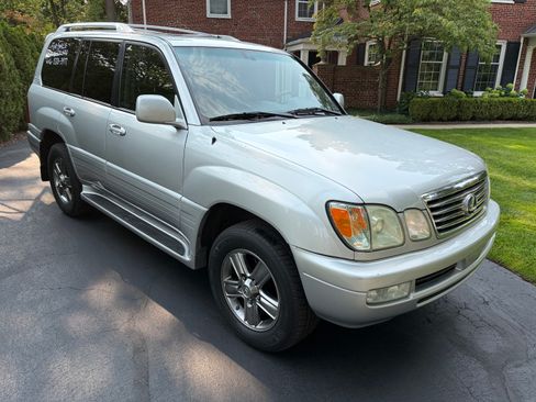 Used 2006 Lexus LX 470 4WD w/ Preferred Accessory Pkg image 2