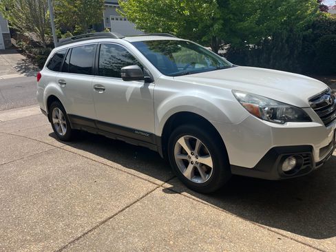 Used 2013 Subaru Outback 3.6R Limited AWD/4WD image 2