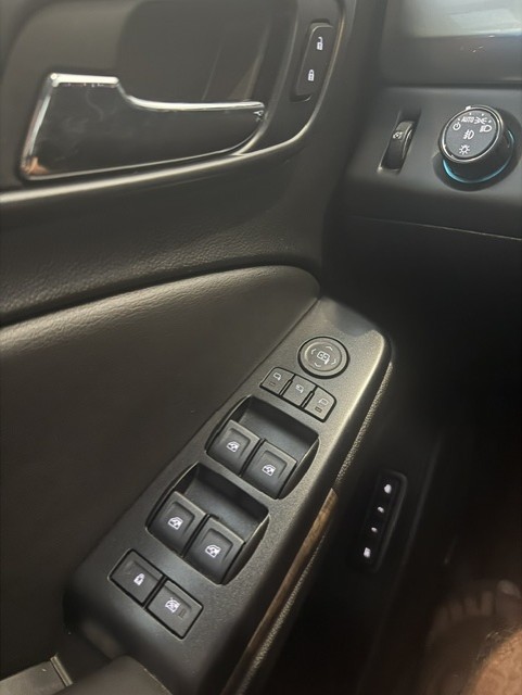 Used 2019 Chevrolet Tahoe LT w/ Luxury Package RWD image 13