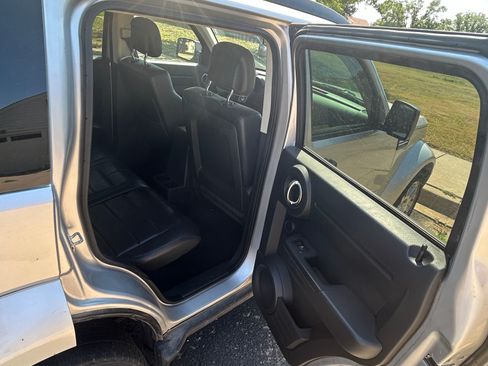 Used 2011 Dodge Nitro Heat image 14