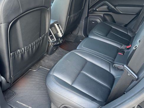 Used 2014 Porsche Cayenne Sport Utility 4D image 8