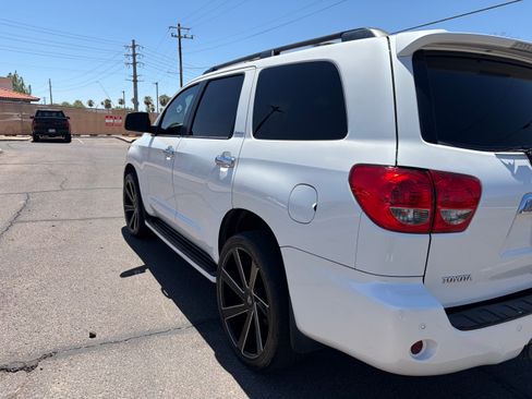 Used 2010 Toyota Sequoia Platinum AWD/4WD image 5