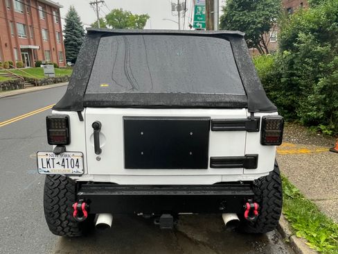 Used 2013 Jeep Wrangler Unlimited Sahara w/ Dual Top Group AWD/4WD image 15
