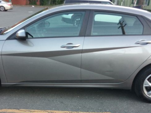 Used 2023 Hyundai Elantra SE w/ Preferred Accessory Package FWD image 4