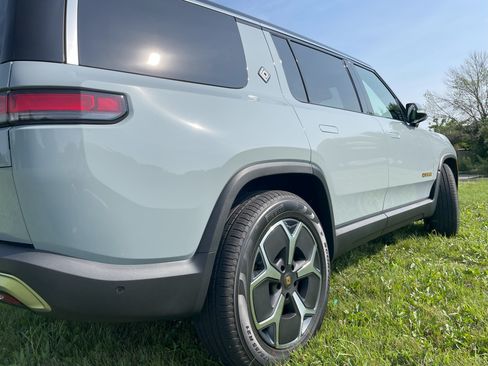 Used 2023 Rivian R1S Adventure image 10