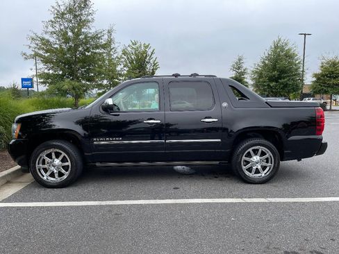 Used 2013 Chevrolet Avalanche LTZ AWD/4WD image 2
