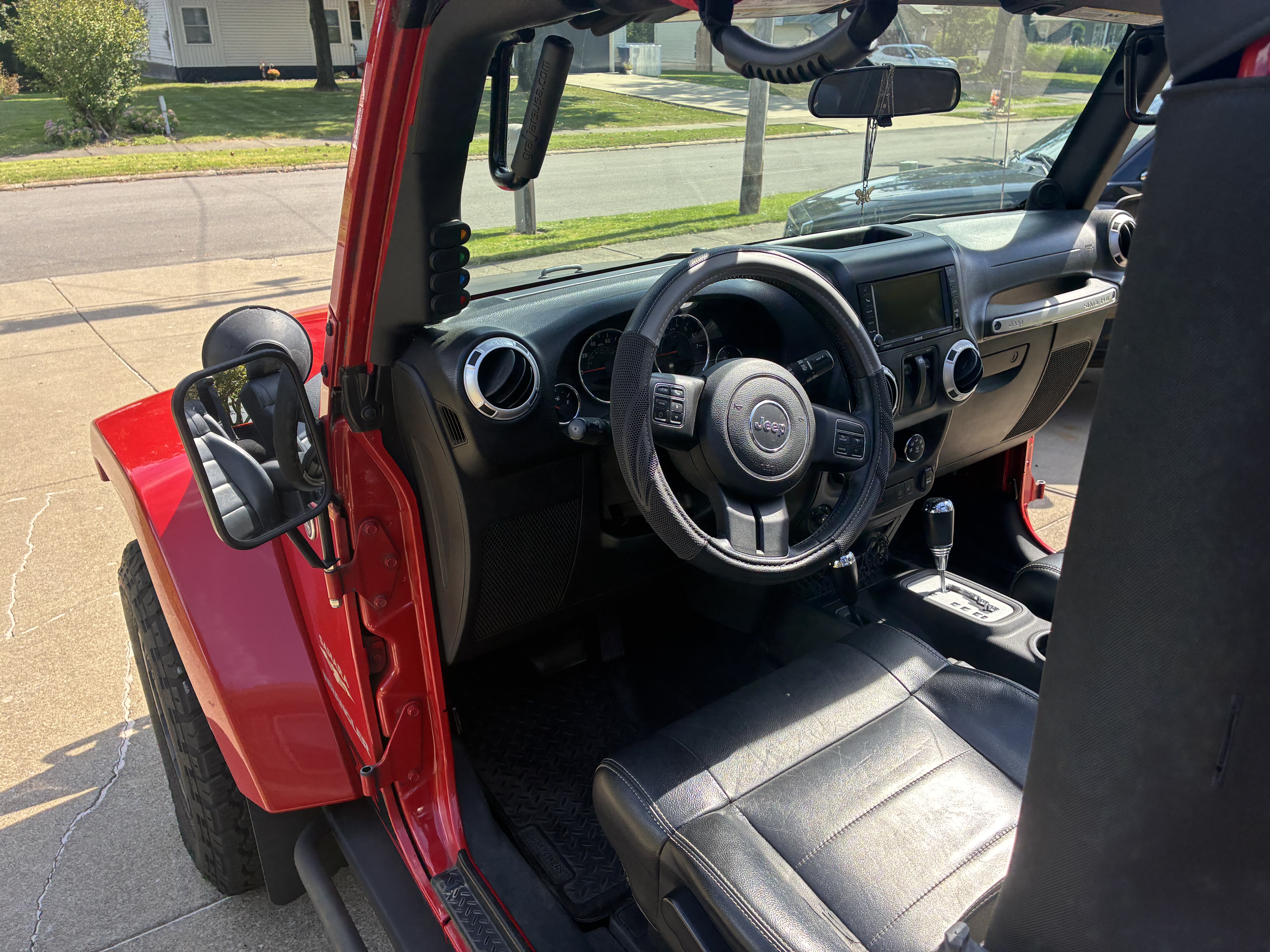 Used 2012 Jeep Wrangler Sahara w/ Connectivity Group AWD/4WD image 2