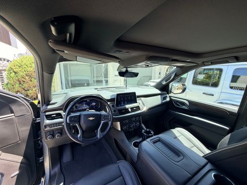 Used 2023 Chevrolet Suburban Premier w/ Advanced Technology Package AWD/4WD image 14