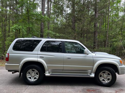 Used 2000 Toyota 4Runner SR5 RWD image 12