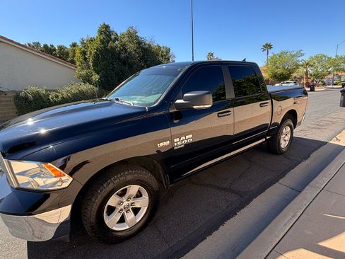 Used 2019 RAM 1500 Classic SLT w/ Luxury Group image 1